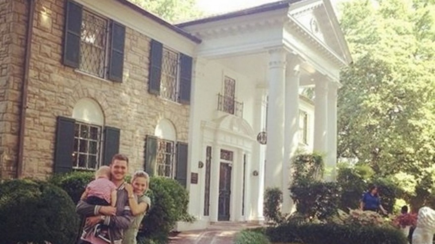 Bublé, Lopilato y uno de sus hijos en su mansión