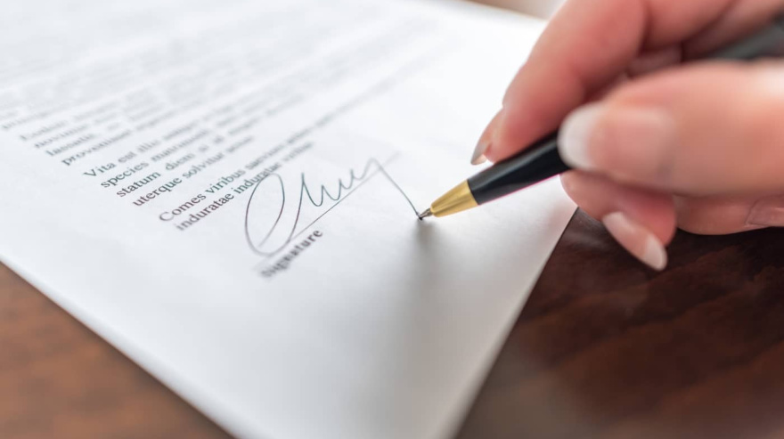 La firma del contrato lleva varios costos