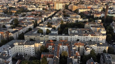 La ciudad que planea sumar pisos prefabricados sobre edificios antiguos para crear más de un millón de viviendas