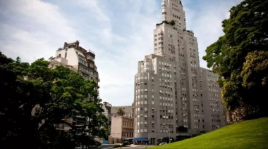 Con 30 departamentos en venta, el Kavanagh se reconvierte: cuánto sale un día en el icónico edificio
