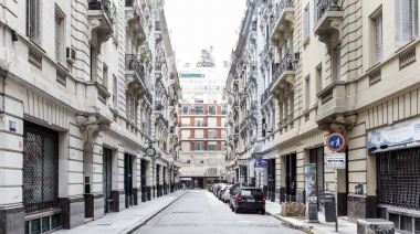 Cómo es vivir, trabajar y caminar por la única cuadra de Buenos Aires con arquitectura en espejo