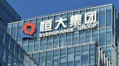 Acciones de la inmobiliaria china Evergrande suben 28% al reanudar cotización