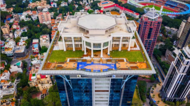 Una mansión de US$20 millones fue construida en la terraza de un rascacielos, pero su dueño no puede vivir allí