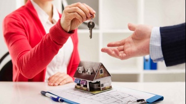 Por qué el precio de las casas sigue en baja mientras el de los departamentos sube