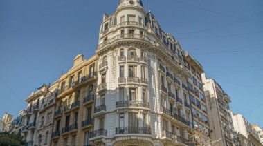 Edificio cn estilo francés, en Tribunales y alto valor cultural