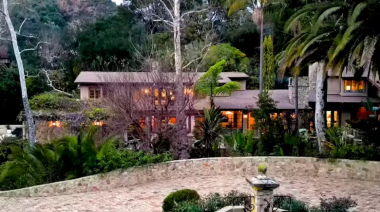 Jennifer Lopez vende su casa de Bel-Air, con lago, playa y un anfiteatro para 100 personas por 34 millones de dólares