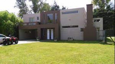 Sigue a la baja el precio en dólares de venta para casas y departamentos