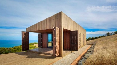 Arquitectos diseñan casa sustentable inspirada en una caja de cartón