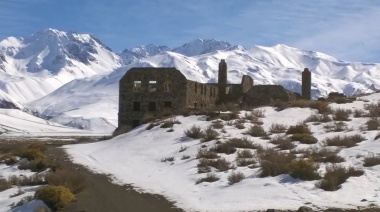 Qué queda del lujoso hotel abandonado a 30 kilómetros del lugar de la Tragedia de los Andes