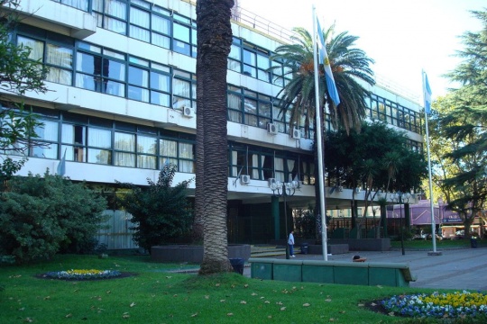 Investigado por corrupción, el Municipio de San Martín suma polémicas con el Colegio de Corredores