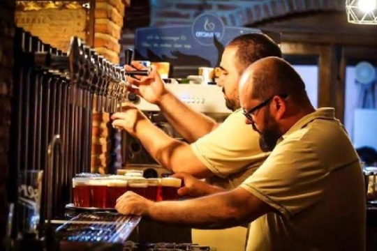 Qué locales buscan para alquilar una franquicia de cervecería y cuánto cuesta abrirlos