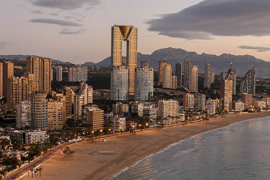 Benidorm ya tiene el rascacielos más alto de España