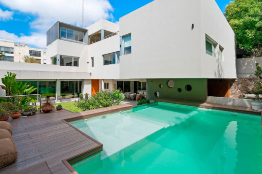Se vende una de las joyas de Villa Devoto