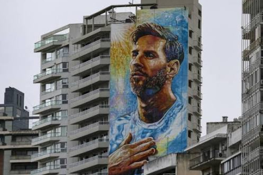 El mural gigante de Messi vuelve a lucirse en Rosario