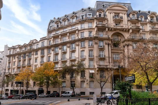 Sale a la venta uno de los departamentos de una joya histórica en Retiro