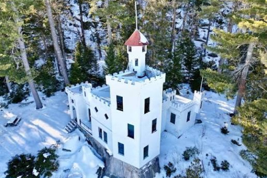 En Estados Unidos buscan voluntarios para vivir en un castillo texano